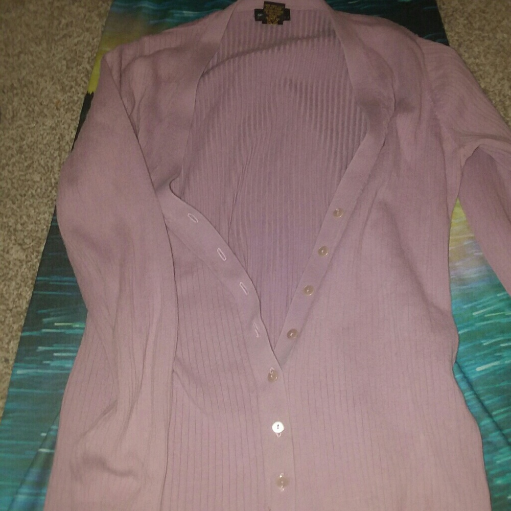 6 tops and a pair of leggings med.to L - Picture 6 of 6